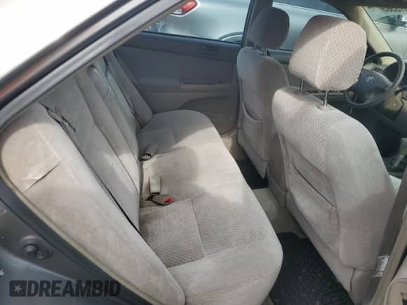 2004 Toyota Camry LE z VIN 4T1BE32K14U806921, wystawiony jako Copart lot #81513565 z przebiegiem 230 835 mil mil oraz Szkoda całkowita • Salvage title. Historia ofert i sprzedaży dostępna na DreamBid. Obrazek 10.