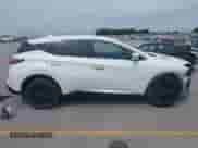 2018 Nissan Murano SV z VIN 5N1AZ2MH0JN195331, wystawiony jako IAAI lot #42612730 z przebiegiem 108 491 mil mil oraz . Historia ofert i sprzedaży dostępna na DreamBid. Obrazek 13.