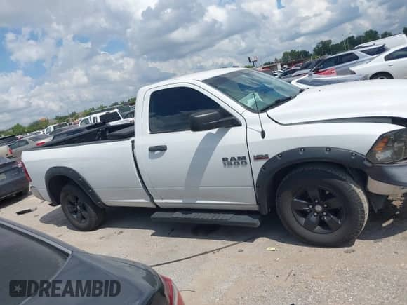 2017 Ram 1500 Tradesman с VIN 3C6JR6DT1HG555507, выставлен на аукционе IAAI как лот 42963043 с пробегом 118 533 миль миль и . История ставок и продаж доступна на DreamBid. Изображение 13.