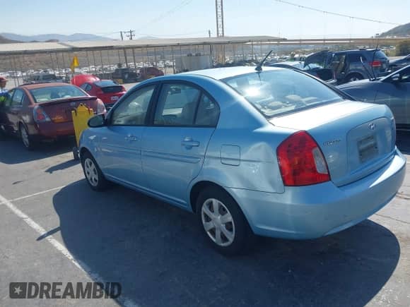 2006 Hyundai Accent GLS z VIN KMHCN46C06U019071, wystawiony jako IAAI lot #42933533 z przebiegiem 111 074 mil mil oraz . Historia ofert i sprzedaży dostępna na DreamBid. Obrazek 3.