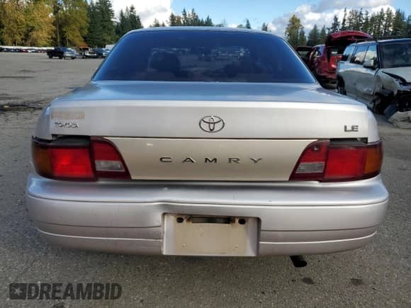 1995 Toyota Camry LE z VIN 4T1SK12E6SU898113, wystawiony jako Copart lot #82712455 z przebiegiem 170 935 mil mil oraz Szkoda całkowita • Salvage title. Historia ofert i sprzedaży dostępna na DreamBid. Obrazek 6.