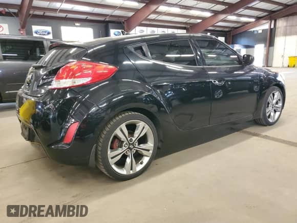 2013 Hyundai Veloster w/Black Int z VIN KMHTC6AD3DU111385, wystawiony jako Copart lot #86124085 z przebiegiem 144 014 mil mil oraz Czysty tytuł • Clean title. Historia ofert i sprzedaży dostępna na DreamBid. Obrazek 3.