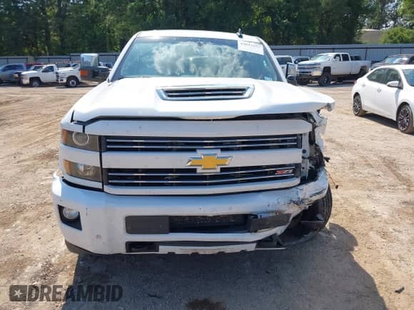 2017 Chevrolet Silverado 2500HD LT z VIN 1GC1KVEY9HF181540, wystawiony jako IAAI lot #43017957 z przebiegiem 198 394 mil mil oraz . Historia ofert i sprzedaży dostępna na DreamBid. Obrazek 17.