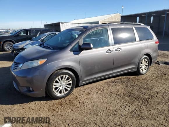 2013 Toyota Sienna XLE AAS с VIN 5TDYK3DCXDS365887, выставлен на аукционе Copart как лот 90438455 с пробегом 279 518 миль миль и Чистый • Clean title. История ставок и продаж доступна на DreamBid. Изображение 1.