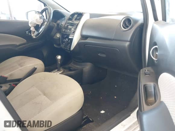 2015 Nissan Note SV z VIN 3N1CE2CPXFL356621, wystawiony jako IAAI lot #43240118 z przebiegiem 143 657 mil mil oraz . Historia ofert i sprzedaży dostępna na DreamBid. Obrazek 5.