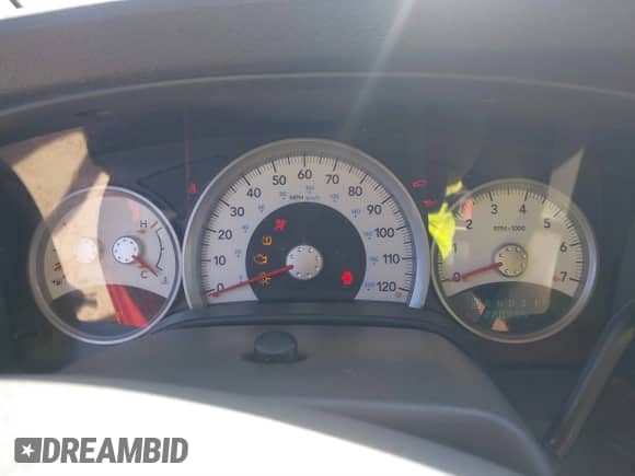 2005 Dodge Durango SLT z VIN 1D4HD48D75F621636, wystawiony jako IAAI lot #41786036 z przebiegiem 220 395 mil mil oraz . Historia ofert i sprzedaży dostępna na DreamBid. Obrazek 7.