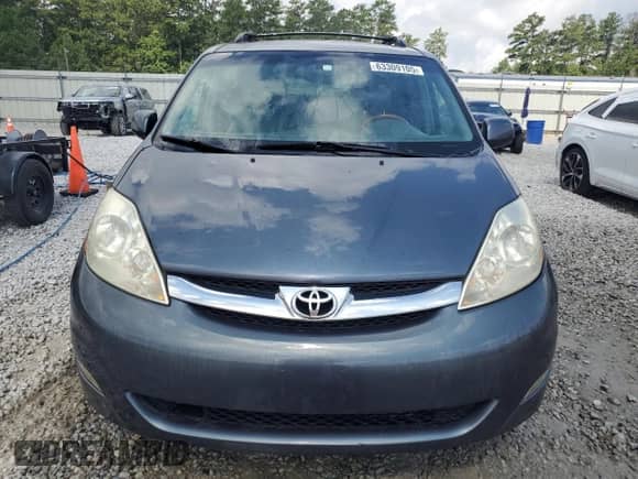 2006 Toyota Sienna XLE z VIN 5TDZA22C86S564606, wystawiony jako Copart lot #63309105 z przebiegiem 186 965 mil mil oraz Szkoda całkowita • Salvage title. Historia ofert i sprzedaży dostępna na DreamBid. Obrazek 5.