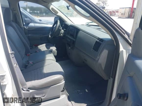 2006 Dodge 1500 ST z VIN 1D7HA18N66J246890, wystawiony jako IAAI lot #41872420 z przebiegiem 308 796 mil mil oraz . Historia ofert i sprzedaży dostępna na DreamBid. Obrazek 5.