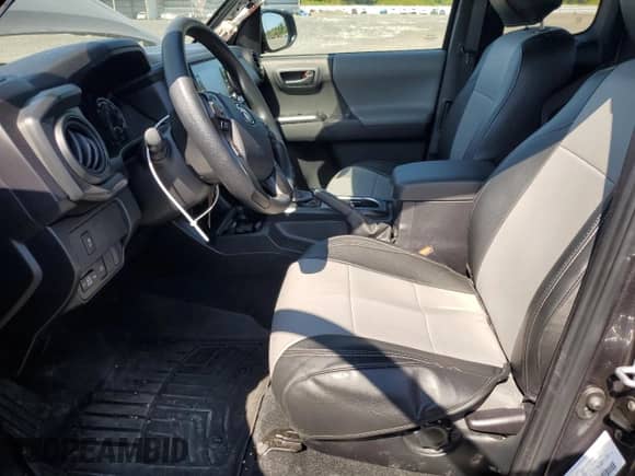 2023 Toyota Tacoma SR z VIN 3TYRX5GN9PT087510, wystawiony jako Copart lot #71041585 z przebiegiem 13 094 mil mil oraz Szkoda całkowita • Salvage title. Historia ofert i sprzedaży dostępna na DreamBid. Obrazek 7.