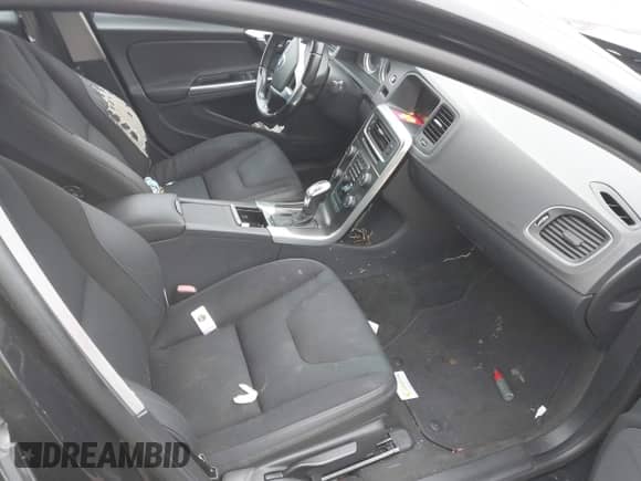 2013 Volvo S60 T5 с VIN YV1612FH8D2177819, выставлен на аукционе IAAI как лот 41504338 с пробегом Не указан миль и . История ставок и продаж доступна на DreamBid. Изображение 5.