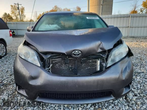 2013 Toyota Sienna LE AAS с VIN 5TDKK3DC0DS281289, выставлен на аукционе Copart как лот 89685995 с пробегом Не указан миль и Чистый • Clean title. История ставок и продаж доступна на DreamBid. Изображение 5.