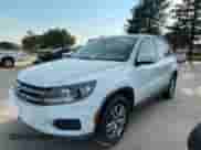 2014 Volkswagen Tiguan S z VIN WVGAV3AX9EW594882, wystawiony jako Copart lot #81340965 z przebiegiem 129 142 mil mil oraz Czysty tytuł • Clean title. Historia ofert i sprzedaży dostępna na DreamBid. Obrazek 2.