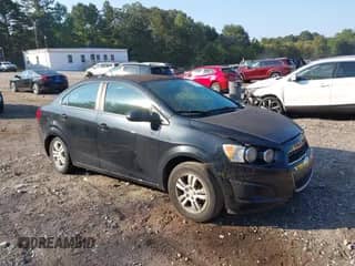 2015 Chevrolet Sonic LT с VIN 1G1JC5SH3F4164235, выставлен на аукционе IAAI как лот 43274791 с пробегом 144 000 миль миль и . История ставок и продаж доступна на DreamBid. Изображение 1.