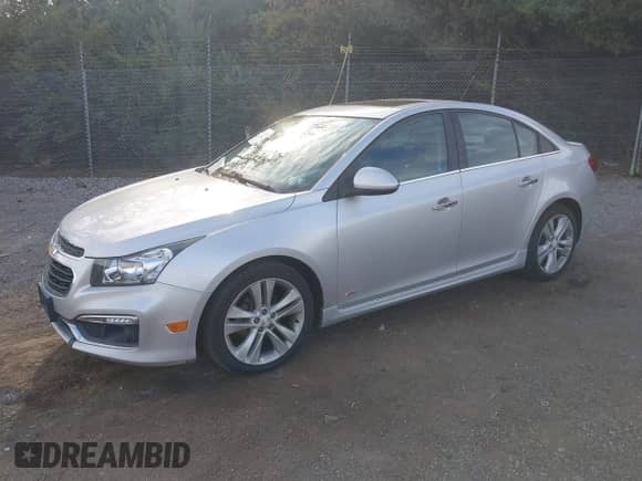 2015 Chevrolet Cruze LTZ z VIN 1G1PG5SB8F7261231, wystawiony jako IAAI lot #43561115 z przebiegiem 101 465 mil mil oraz . Historia ofert i sprzedaży dostępna na DreamBid. Obrazek 2.