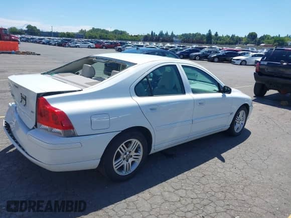 2005 Volvo S60 с VIN YV1RS592452432485, выставлен на аукционе IAAI как лот 42663011 с пробегом 177 739 миль миль и . История ставок и продаж доступна на DreamBid. Изображение 4.