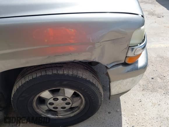 2003 Chevrolet Suburban LS z VIN 3GNEC16Z43G157689, wystawiony jako IAAI lot #42746658 z przebiegiem 291 612 mil mil oraz . Historia ofert i sprzedaży dostępna na DreamBid. Obrazek 14.