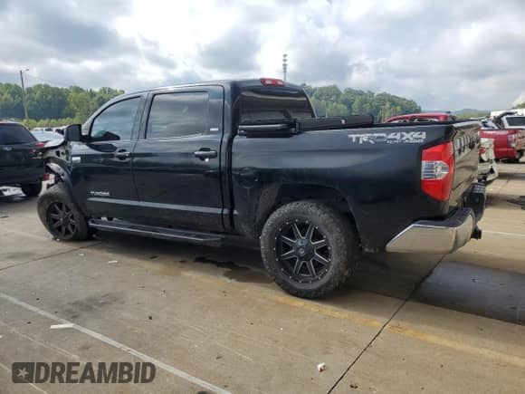 2016 Toyota Tundra SR5 с VIN 5TFDW5F17GX540122, выставлен на аукционе Copart как лот 68178165 с пробегом 166 644 миль миль и Списание • Salvage title. История ставок и продаж доступна на DreamBid. Изображение 2.