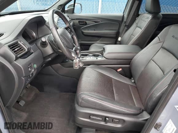 2024 Honda Passport Black Edition with VIN 5FNYF8H85RB500423, listed as a Copart auction lot 67436455 with 32,844 mi miles and Clean title. Bid and sale history available at DreamBid. Image 7.
