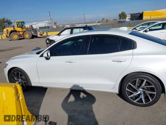 2020 Volvo S60 Momentum with VIN 7JRA22TK1LG057666, listed as a IAAI auction lot 43283483 with 137,790 mi miles and . Bid and sale history available at DreamBid. Image 14.