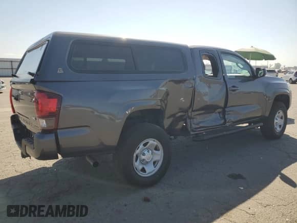 2023 Toyota Tacoma SR z VIN 3TYRZ5CN6PT024543, wystawiony jako Copart lot #81813015 z przebiegiem 18 867 mil mil oraz Szkoda całkowita • Salvage title. Historia ofert i sprzedaży dostępna na DreamBid. Obrazek 3.