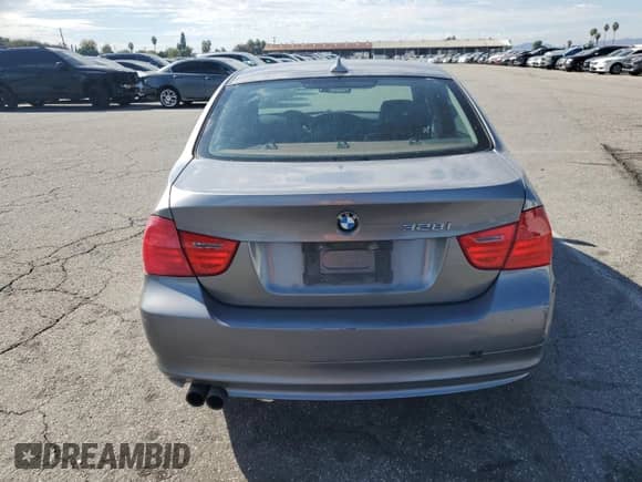 2009 BMW 3 Series 328i z VIN WBAPH57509NM33658, wystawiony jako Copart lot #87113435 z przebiegiem 103 491 mil mil oraz Szkoda całkowita • Salvage title. Historia ofert i sprzedaży dostępna na DreamBid. Obrazek 6.