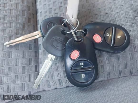 2007 Toyota Tundra SR5 z VIN 5TFBV541X7X008991, wystawiony jako IAAI lot #43411623 z przebiegiem 138 236 mil mil oraz . Historia ofert i sprzedaży dostępna na DreamBid. Obrazek 11.