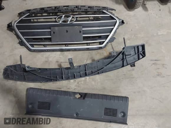 2017 Hyundai Elantra SE z VIN KMHD84LF3HU396099, wystawiony jako IAAI lot #41271998 z przebiegiem 81 633 mil mil oraz . Historia ofert i sprzedaży dostępna na DreamBid. Obrazek 12.