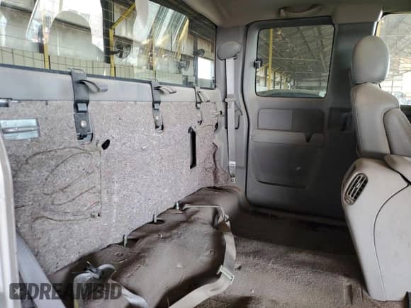2005 GMC Sierra 1500 SLT z VIN 2GTEK19B851313660, wystawiony jako Copart lot #62958645 z przebiegiem Nie podano mil oraz Szkoda całkowita • Salvage title. Historia ofert i sprzedaży dostępna na DreamBid. Obrazek 10.