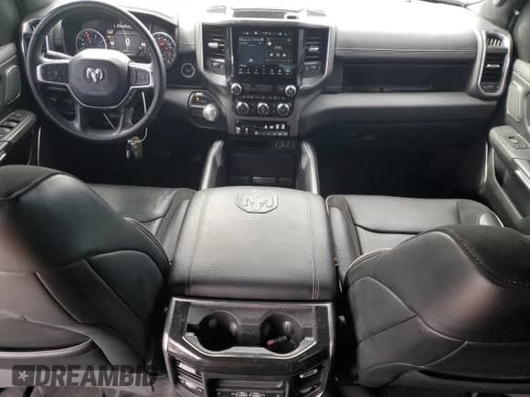 2022 Ram 1500 Laramie z VIN 1C6RREJM5NN185255, wystawiony jako Copart lot #46445395 z przebiegiem 46 411 mil mil oraz Szkoda całkowita • Salvage title. Historia ofert i sprzedaży dostępna na DreamBid. Obrazek 8.