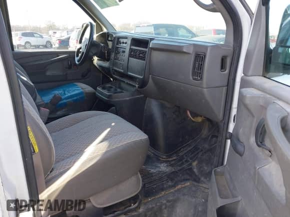2005 Chevrolet Express Cargo Y3G Mobility с VIN 1GCHG35U651234446, выставлен на аукционе IAAI как лот 41803831 с пробегом 303 161 миль миль и . История ставок и продаж доступна на DreamBid. Изображение 5.
