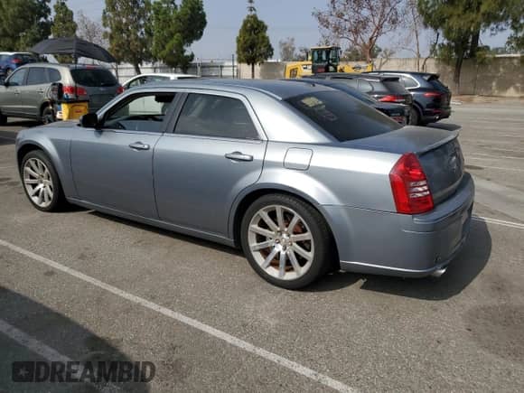 2006 Chrysler 300 C SRT-8 с VIN 2C3LA73W76H508574, выставлен на аукционе Copart как лот 69081025 с пробегом 196 734 миль миль и Чистый • Clean title. История ставок и продаж доступна на DreamBid. Изображение 2.