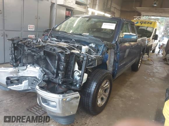 2015 Chevrolet Silverado 1500 LT с VIN 1GCVKREHXFZ412143, выставлен на аукционе IAAI как лот 43228603 с пробегом 157 201 миль миль и . История ставок и продаж доступна на DreamBid. Изображение 2.