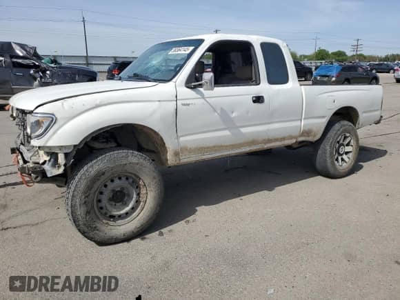 1997 Toyota Tacoma z VIN 4TAWN72N4VZ239482, wystawiony jako Copart lot #56564145 z przebiegiem 151 318 mil mil oraz Szkoda całkowita • Salvage title. Historia ofert i sprzedaży dostępna na DreamBid. Obrazek 1.