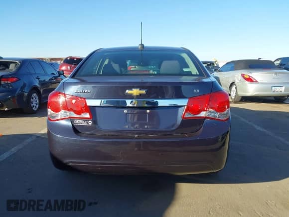 2015 Chevrolet Cruze LT z VIN 1G1PC5SB9F7107445, wystawiony jako IAAI lot #43551061 z przebiegiem 93 555 mil mil oraz . Historia ofert i sprzedaży dostępna na DreamBid. Obrazek 16.