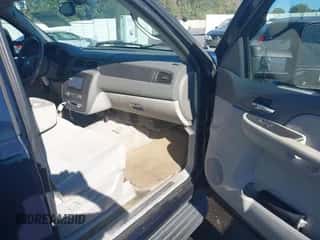 2007 Chevrolet Suburban LS z VIN 3GNGK26K07G281954, wystawiony jako IAAI lot #43444651 z przebiegiem 171 677 mil mil oraz . Historia ofert i sprzedaży dostępna na DreamBid. Obrazek 5.