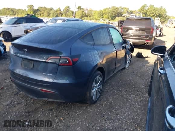2023 Tesla Model Y Long Range with VIN 7SAYGDEE6PA098084, listed as a IAAI auction lot 43095726 with 30,506 mi miles and . Bid and sale history available at DreamBid. Image 4.