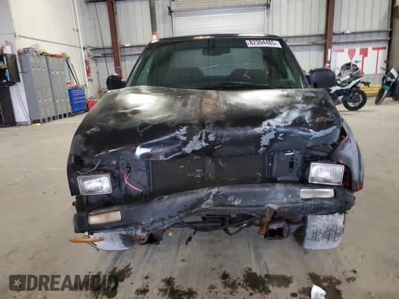 1995 Chevrolet S-10 LS с VIN 1GCCS19Z8S8208033, выставлен на аукционе Copart как лот 82394485 с пробегом 260 565 миль миль и Списание • Salvage title. История ставок и продаж доступна на DreamBid. Изображение 5.