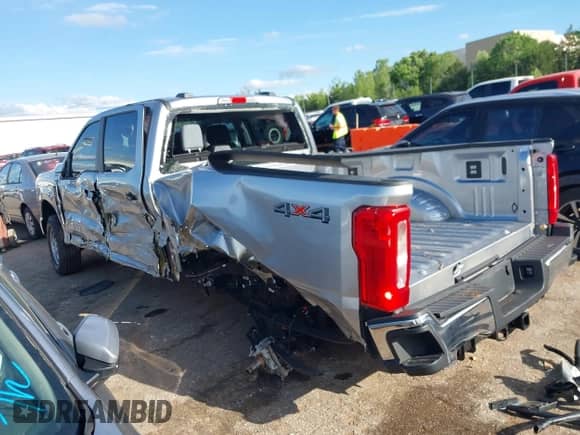 2024 Ford F-250 XL z VIN 1FT7W2BT8REE95869, wystawiony jako IAAI lot #42170240 z przebiegiem Nie podano mil oraz . Historia ofert i sprzedaży dostępna na DreamBid. Obrazek 14.