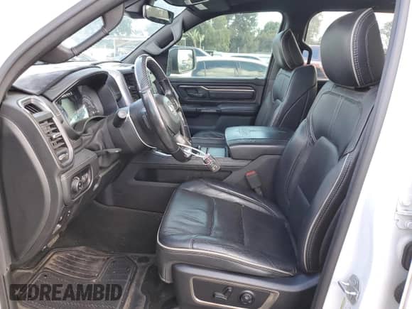 2020 Ram 1500 Limited z VIN 1C6SRFHM6LN319703, wystawiony jako Copart lot #51682135 z przebiegiem 70 459 mil mil oraz Szkoda całkowita • Salvage title. Historia ofert i sprzedaży dostępna na DreamBid. Obrazek 7.