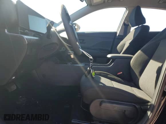 2025 Hyundai Kona SE с VIN KM8HA3AB7SU261408, выставлен на аукционе Copart как лот 68082795 с пробегом 5 929 миль миль и Списание • Salvage title. История ставок и продаж доступна на DreamBid. Изображение 7.