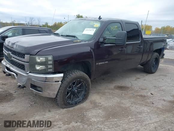 2009 Chevrolet Silverado 2500HD LTZ z VIN 1GCHK63609F103798, wystawiony jako IAAI lot #43474275 z przebiegiem 243 330 mil mil oraz . Historia ofert i sprzedaży dostępna na DreamBid. Obrazek 17.