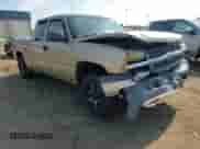 2005 Chevrolet Silverado 1500 Work Truck z VIN 1GCEC19V25Z222771, wystawiony jako Copart lot #81264215 z przebiegiem 179 441 mil mil oraz Czysty tytuł • Clean title. Historia ofert i sprzedaży dostępna na DreamBid. Obrazek 13.