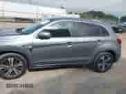 2021 Mitsubishi Outlander ES z VIN JA4ARUAU0MU022933, wystawiony jako IAAI lot #42848396 z przebiegiem 62 789 mil mil oraz . Historia ofert i sprzedaży dostępna na DreamBid. Obrazek 14.