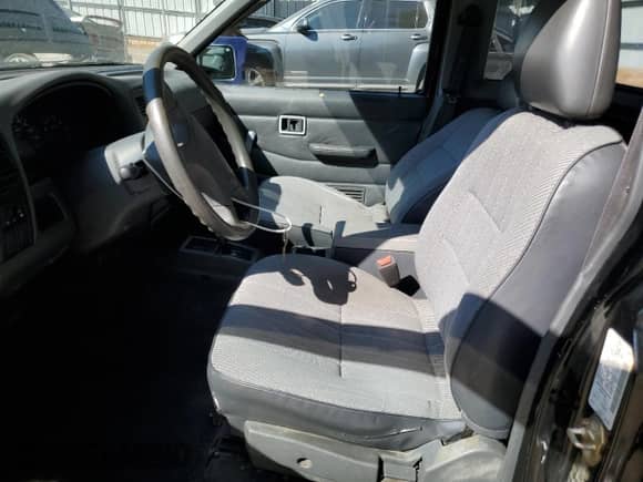 1994 Nissan Frontier XE с VIN 1N6SD16S4RC405041, выставлен на аукционе Copart как лот 80126095 с пробегом 167 978 миль миль и Списание • Salvage title. История ставок и продаж доступна на DreamBid. Изображение 7.