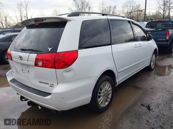 2008 Toyota Sienna LE with VIN 5TDBK23C38S021194, listed as a IAAI auction lot 41790566 with 284,285 mi miles and . Bid and sale history available at DreamBid. Image 4.