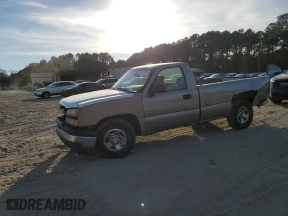 2003 Chevrolet Silverado 1500 Work Truck z VIN 1GCEC14V73Z201676, wystawiony jako Copart lot #78427284 z przebiegiem 240 069 mil mil oraz Szkoda całkowita • Salvage title. Historia ofert i sprzedaży dostępna na DreamBid. Obrazek 1.