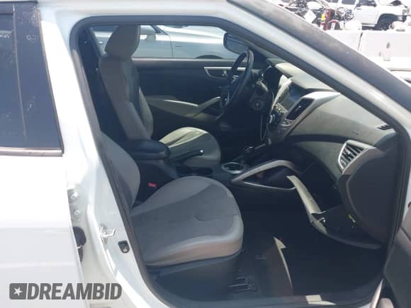 2012 Hyundai Veloster w/Black Int с VIN KMHTC6AD5CU056209, выставлен на аукционе IAAI как лот 42565571 с пробегом 137 908 миль миль и . История ставок и продаж доступна на DreamBid. Изображение 5.