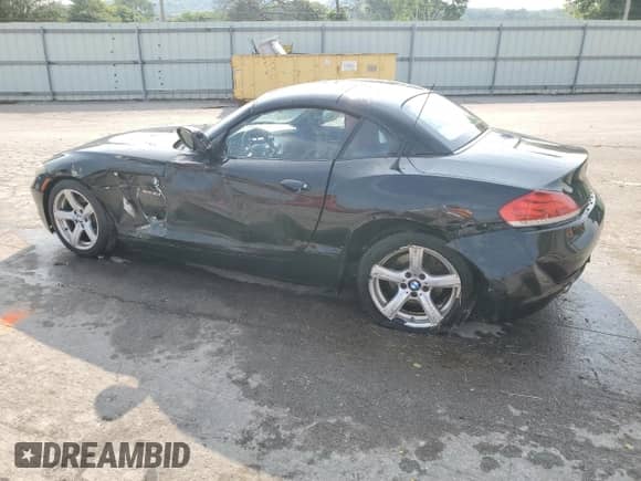 2009 BMW Z4 sDrive30i с VIN WBALM53589E161683, выставлен на аукционе Copart как лот 60557635 с пробегом 70 183 миль миль и Списание • Salvage title. История ставок и продаж доступна на DreamBid. Изображение 2.