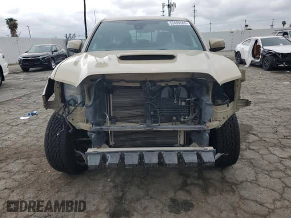 2018 Toyota Tacoma SR5 z VIN 3TMBZ5DN9JM017203, wystawiony jako Copart lot #53499565 z przebiegiem 44 027 mil mil oraz Szkoda całkowita • Salvage title. Historia ofert i sprzedaży dostępna na DreamBid. Obrazek 5.