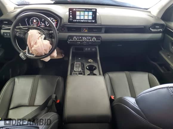 2024 Honda Pilot EX-L with VIN 5FNYG1H55RB011739, listed as a Copart auction lot 60792565 with 16,100 mi miles and Salvage title. Bid and sale history available at DreamBid. Image 8.